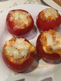 Una foto de Tomates rellenos de atún