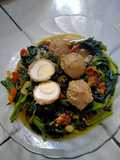 Tumis sayur jonggolan(daun sintrong)pedas bakso telur puyuh