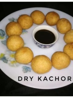 सूखा मसाला कचौरी (sukha masala kachori recipe in hindi) रेसिपी मुख्य फोटो