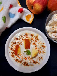 सेब का रायता (seb ka raita recipe in Hindi) रेसिपी मुख्य फोटो