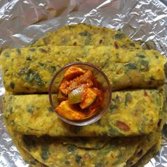 A picture of Methi thepla.