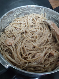 Una foto de Pasta de crema con camarones