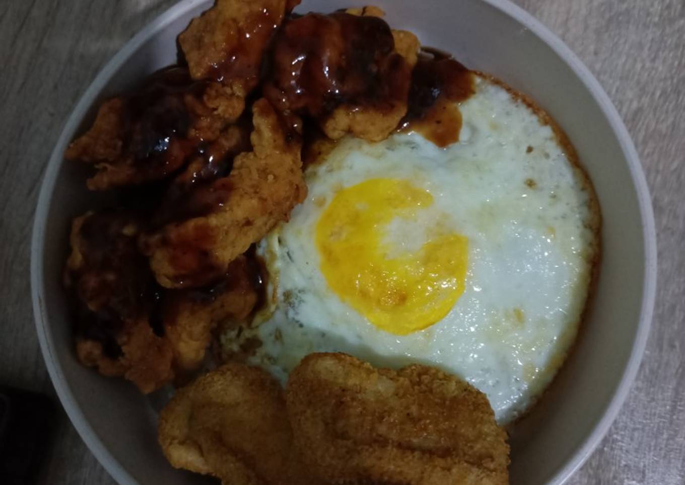 Rice bowl chicken crispy with blackpaper sauce