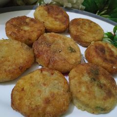 A picture of Aloo ke Kabab.