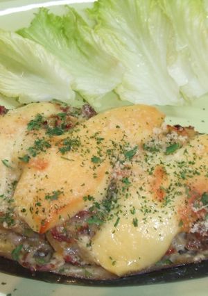 Foto principal de Berenjena gratinada rellena con carne de buey