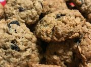 A picture of oatmeal cookies