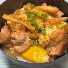 A picture of (Oyakodon) Japanese Chicken and Egg Rice Bowl.
