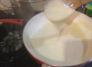 Una foto de Salsa blanca y bechamel