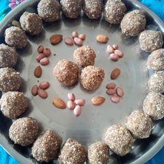 A picture of Mungfali ke laddu.