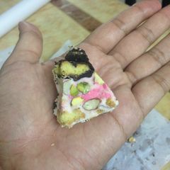 A picture of White Chocolate Rocky Road.