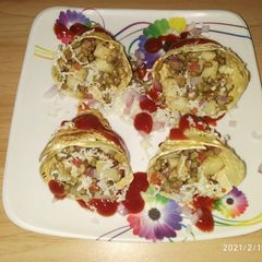 A picture of Papad cone Sprouts chaat.