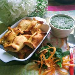 A picture of Baked Cheesy Palak Parcels.