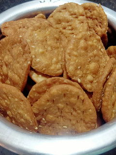 गुड़ आटा पपड़ी (gur atta papdi recipe in Hindi) रेसिपी मुख्य फोटो
