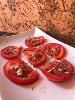 Una foto de Tomates aliñados