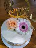 Torta de cumpleaños sin gluten con flores naturales💐