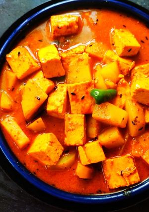 পনিরের লাল ঝোল(paneerer laal jhol recipe in Bengali) রেসিপির প্রধান ছবি