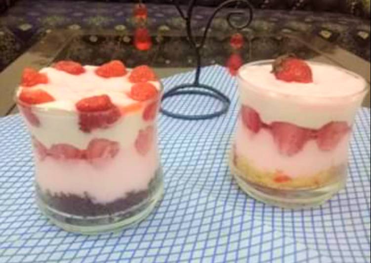 Delicious Strawberry🍓 Trifle Recipe🍨