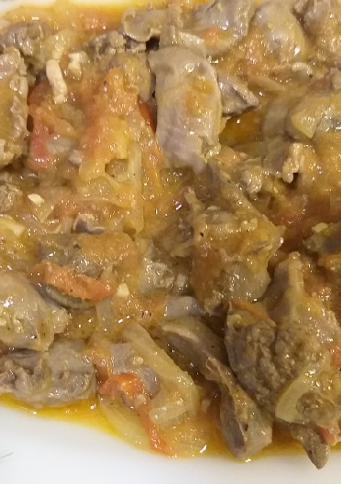 Una foto de Mollejas e higadillos con salsa
