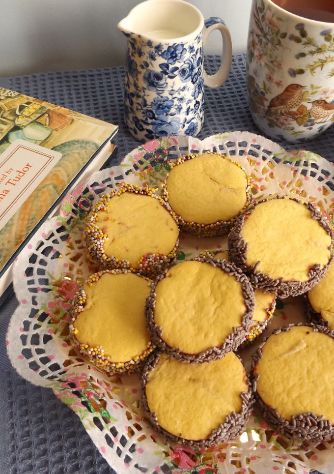 Una foto de Maicenitas rellenas de mermelada de arándanos azules