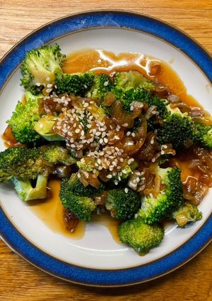 A picture of Broccoli with soy and sesame.