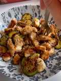 Bocconcini di pollo e zucchine