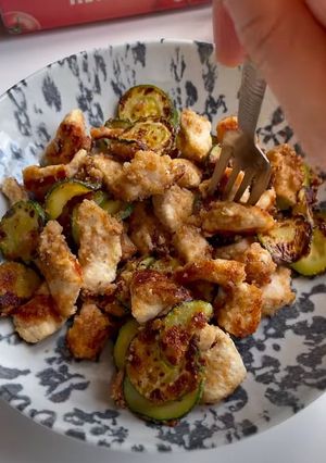 Foto di Bocconcini di pollo e zucchine