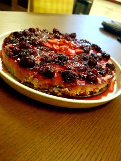 Laktózmentes erdei gyümölcsös sajttorta és erdei gyümölcs szörp recept fotója