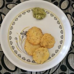 A picture of Rice crackers with onion karam.