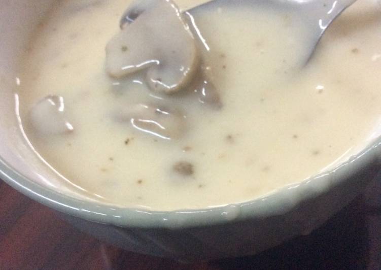 شوربة روبيان بالفطر