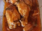 Una foto de guiso de pollo con cilantro
