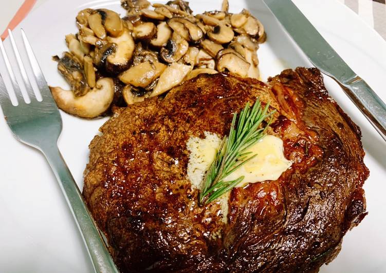 สเต็กเนื้อริบอาย(ออสเตรเลีย)(Medium Rare) กับ เห็ดผัดเนยทรัฟเฟิล