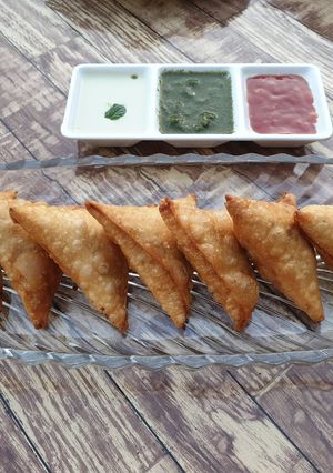 A picture of Chicken cheese samose.