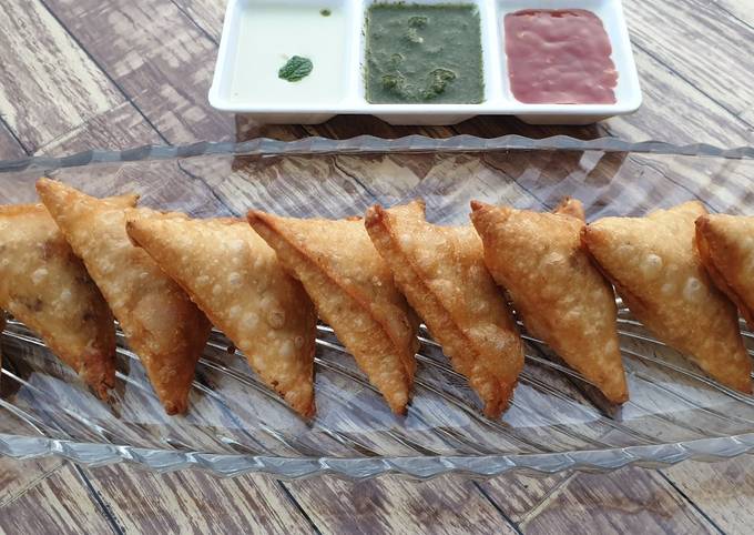 Chicken cheese samose