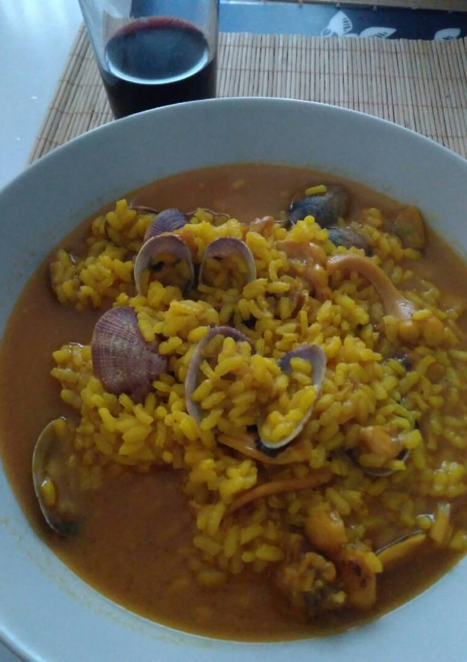 Una foto de Arroz caldoso con pulpo de playa y almejas