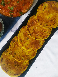જુવાર ની મસાલા ભાખરી (Jowar Masala Bhakhri Recipe In Gujarati) રેસીપી મુખ્ય ફોટો