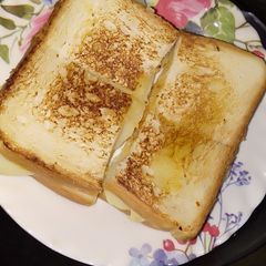 A picture of Butter potato sandwich.