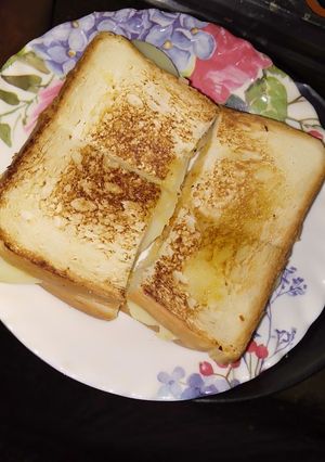 A picture of Butter potato sandwich.
