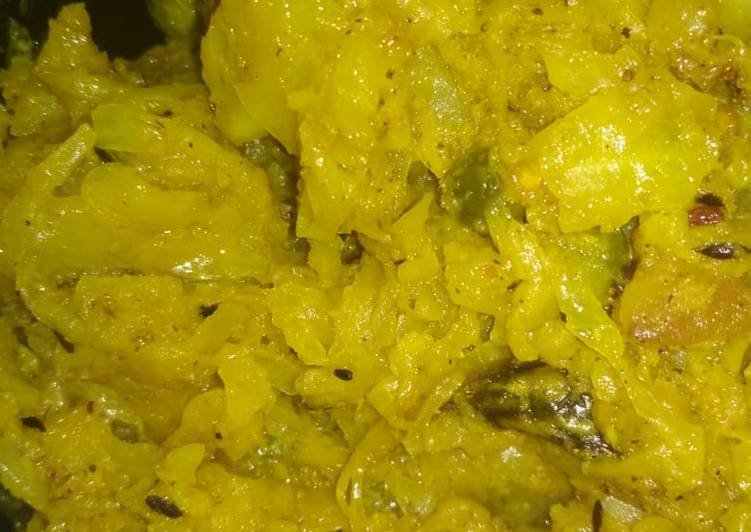 How to Make Perfect Bandhakopir ghonto (cabbage curry)