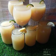 Pineapple juice A picture of Pineapple juice.
