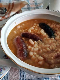 Una foto de Fabada asturiana