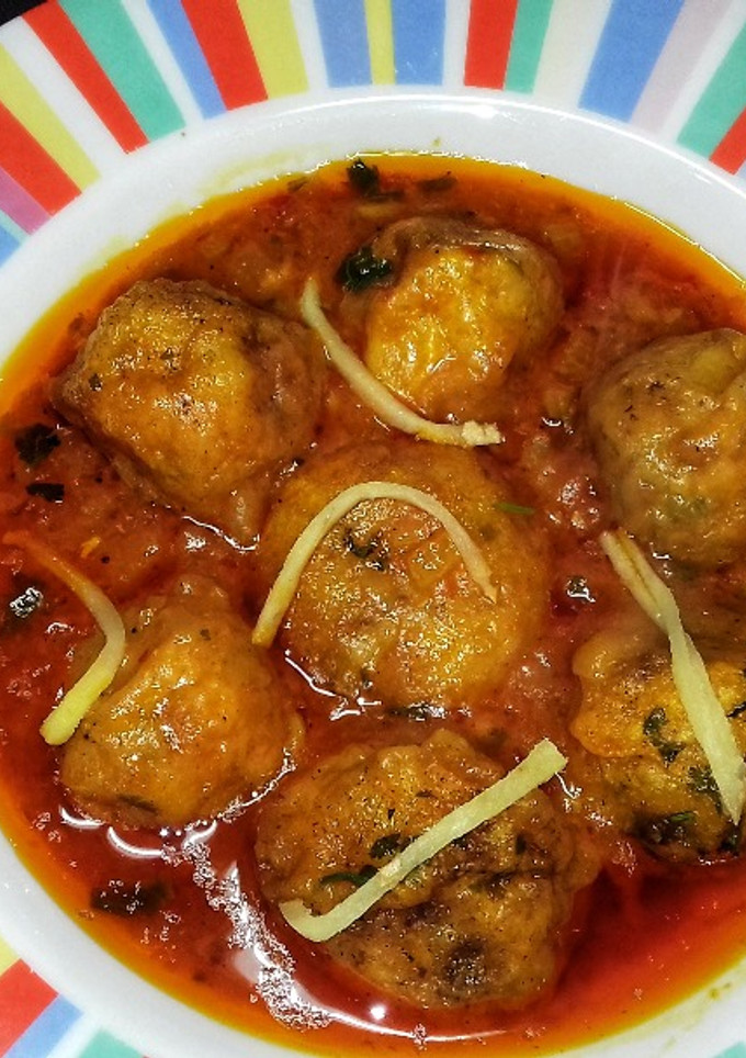 Una foto de Albóndigas de patatas con tomates