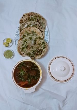 A picture of Aloo kulcha naan.