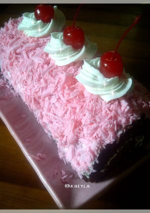 Foto resep Pinky Blackforest Roll Cake Valentine