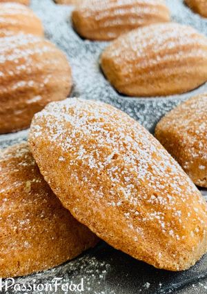 Une photo de Madeleines parfumées à l’orange et à l’eau de fleur d’oranger@4PassionFood