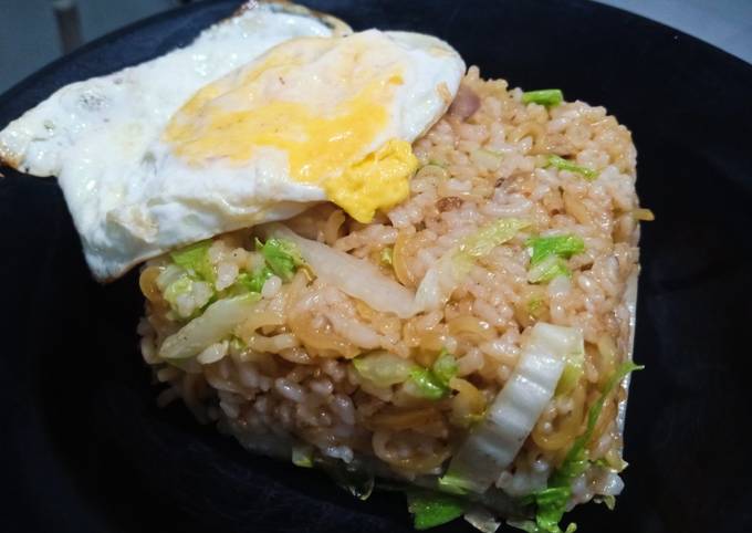 Resep Nasi Goreng Bumbu Instan Indomie oleh dapoer.tomylovely - Cookpad