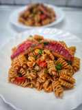 Pasta integrale con filetti di triglia e pomodorini