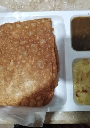 A picture of Dal pakwan.