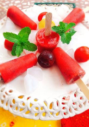 A picture of Tasty Plum Popsicles.