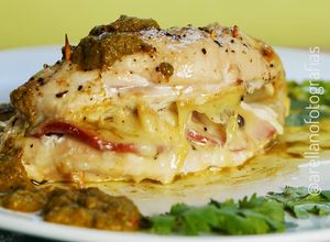 Una foto de Pechuga de pollo rellena con jamón ahumado y quesos Tilsit & Pepato 🇨🇱