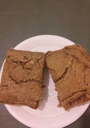 Una foto de Pan de frijoles rojos, palta y semillas